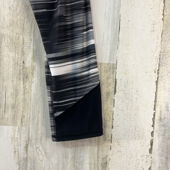 🐝 Kyodan Leggings Yoga Workout Crop Sheer Cutout Leg Size Large - Picture 6 of 8